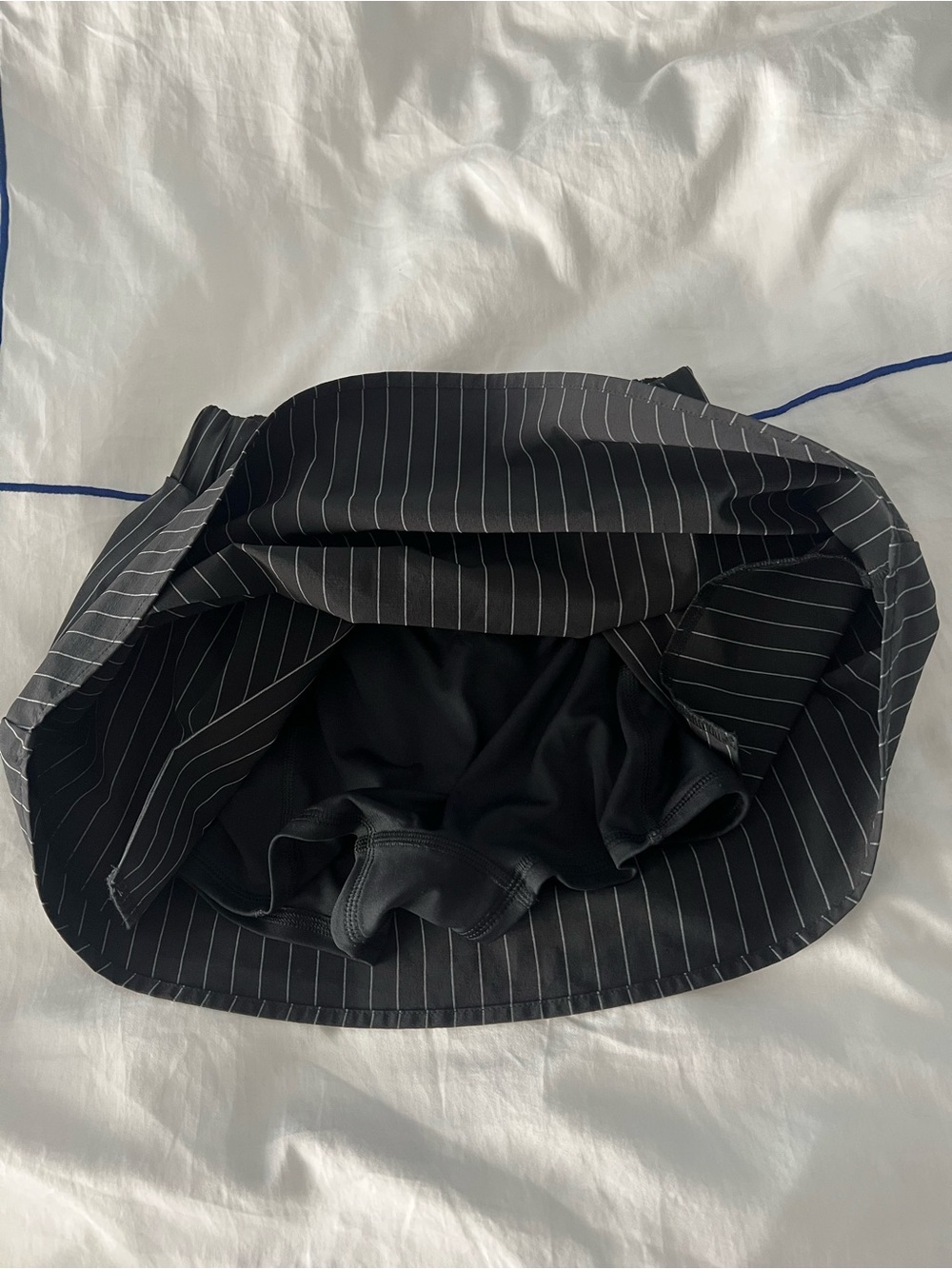ALO Yoga Pinstripe Daylight Mini Skirt in Black/Titanium size XS - Picture 5 of 5